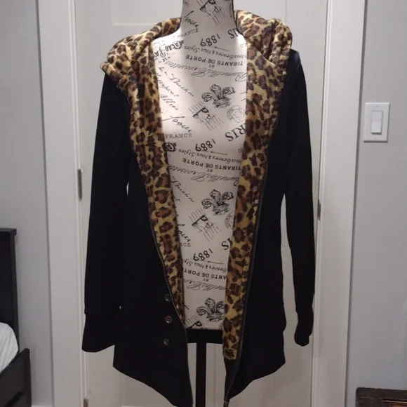 Sweater/Jacket - Picture 2 of 7